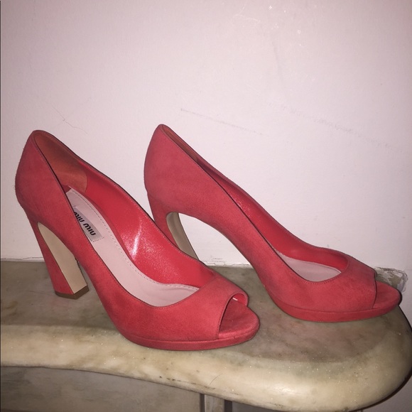 Miu Miu's Camoscio Suede Pumps - Picture 6 of 10